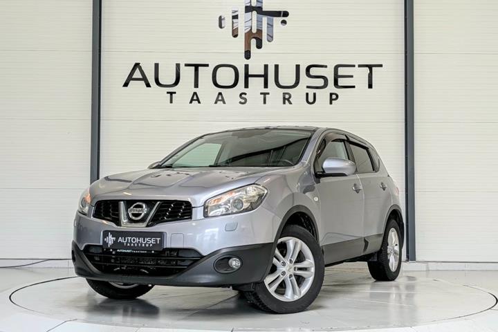 Sølv Nissan Qashqai fra 2011