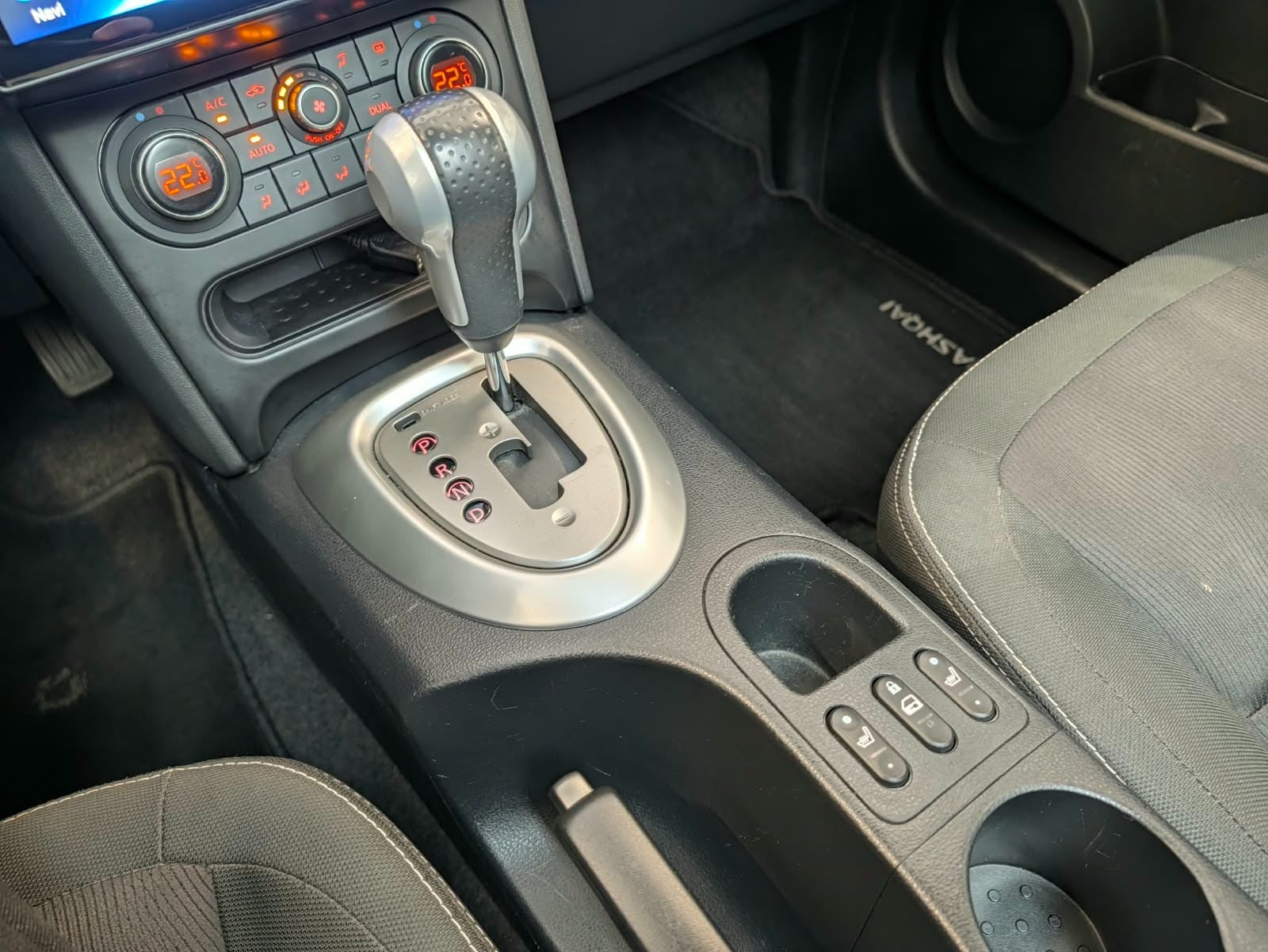 Sølv Nissan Qashqai fra 2011