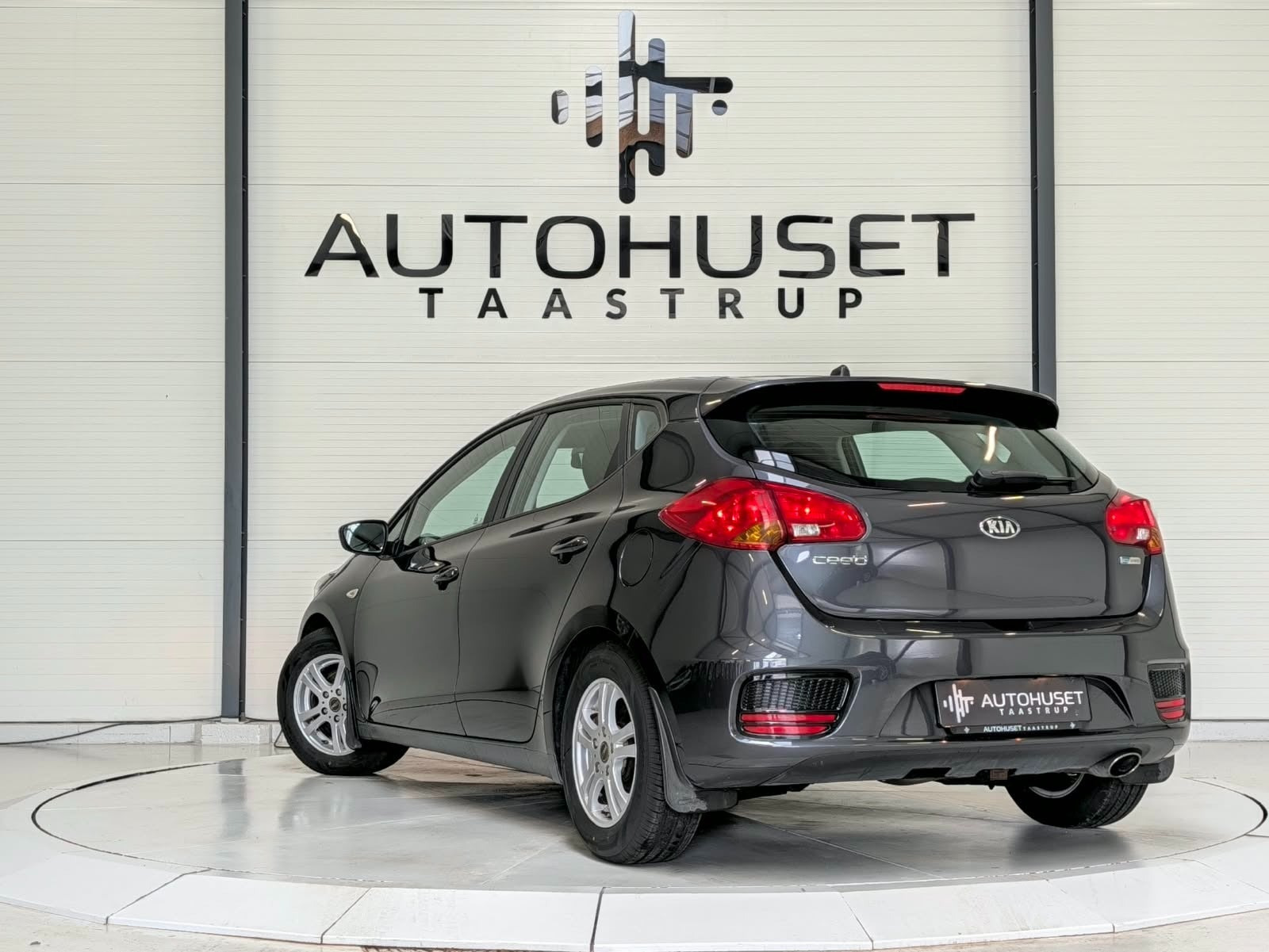 Grå Kia Ceed fra 2016