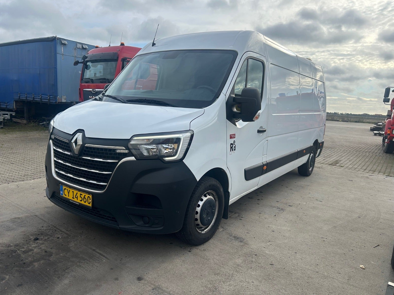 Renault Master IV T35 2,3 dCi 150 L3H2 Kassevogn
