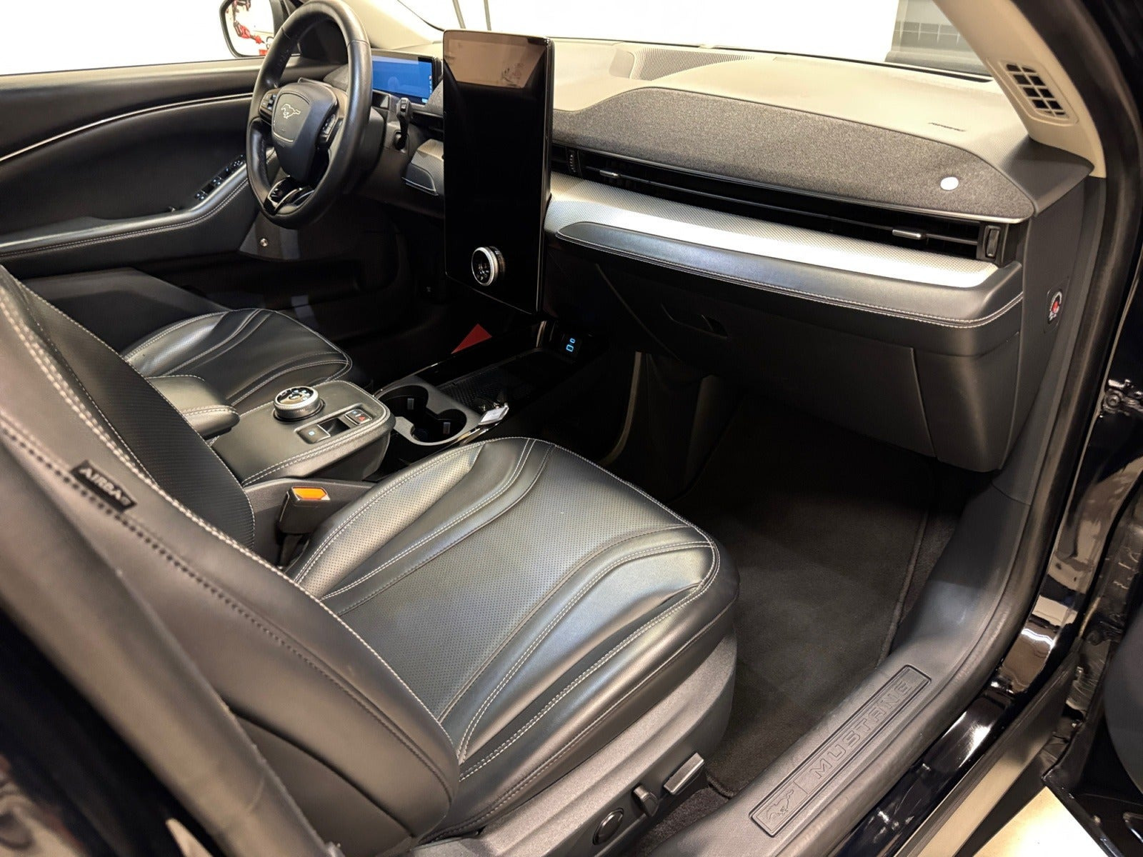 Sort Ford Mustang Mach-E fra 2021