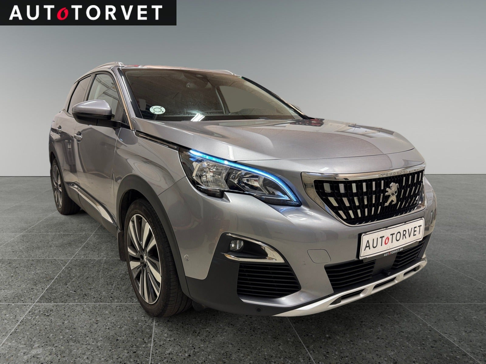 Grå Peugeot 3008 fra 2020