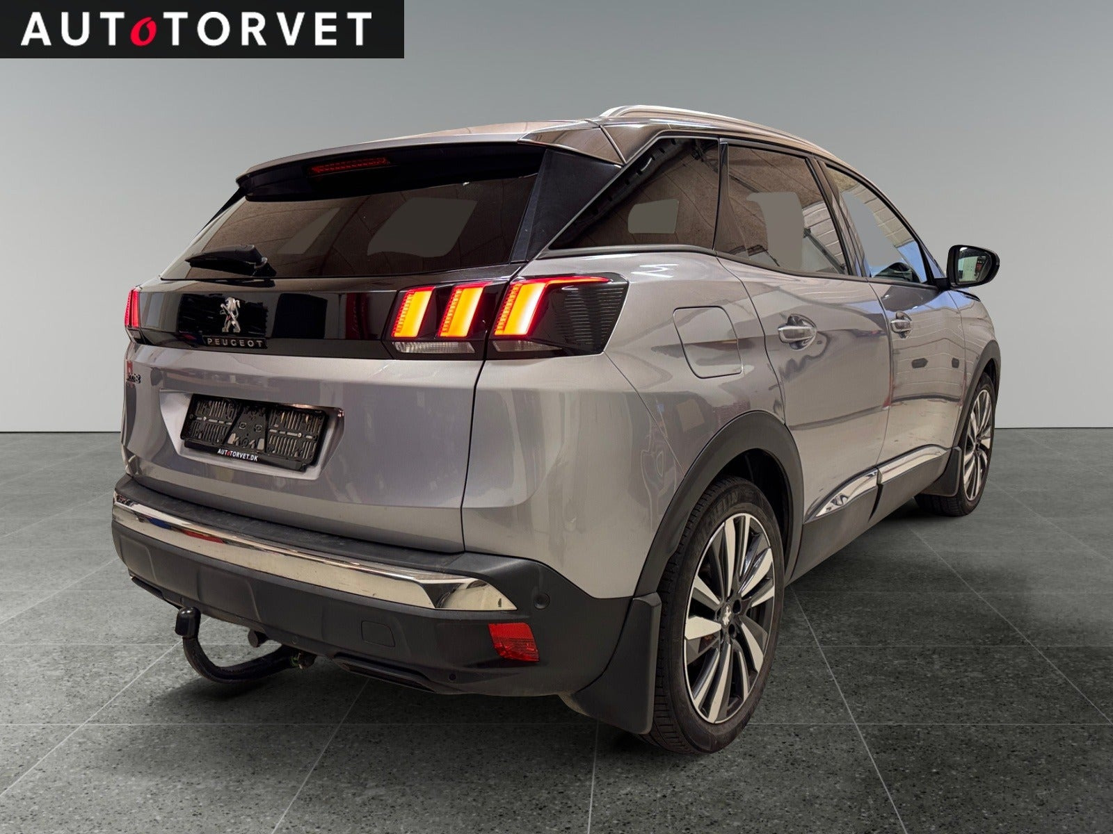 Grå Peugeot 3008 fra 2020