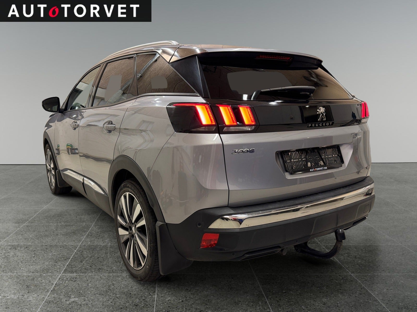 Grå Peugeot 3008 fra 2020