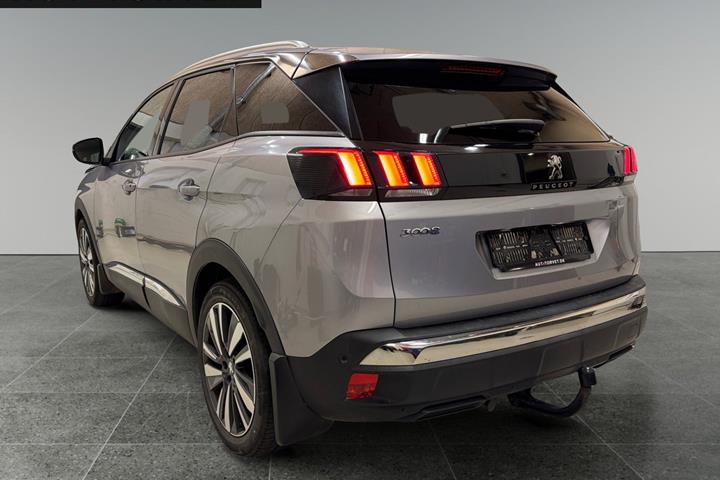 Grå Peugeot 3008 fra 2020