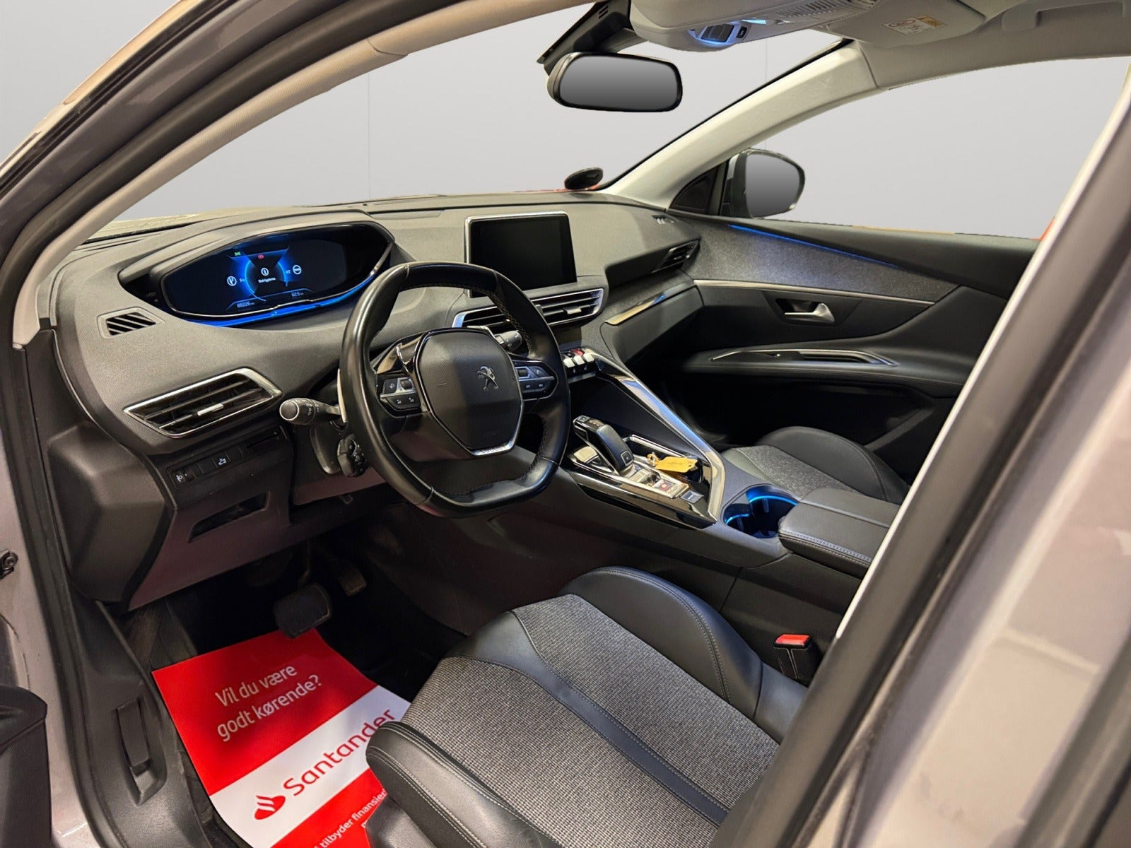 Grå Peugeot 3008 fra 2020