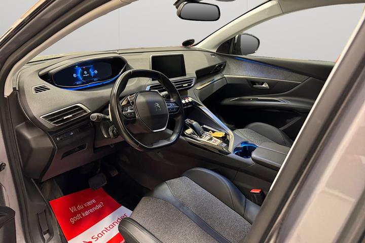 Grå Peugeot 3008 fra 2020