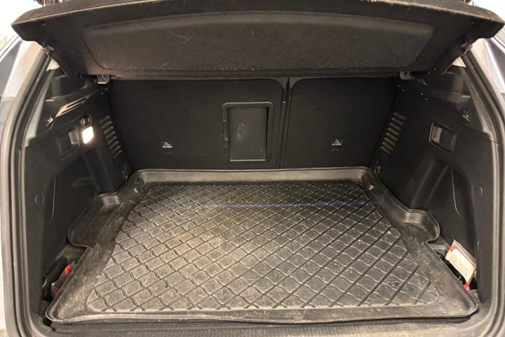 Grå Peugeot 3008 fra 2020