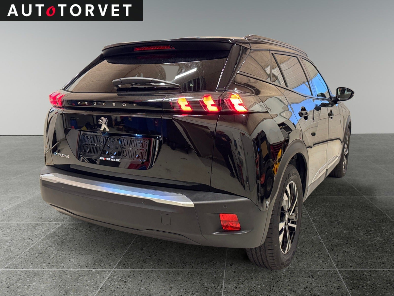 Sort Peugeot e-2008 fra 2023