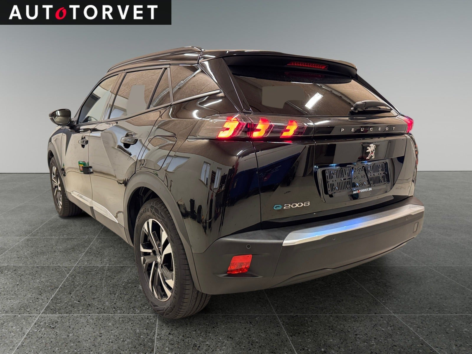 Sort Peugeot e-2008 fra 2023