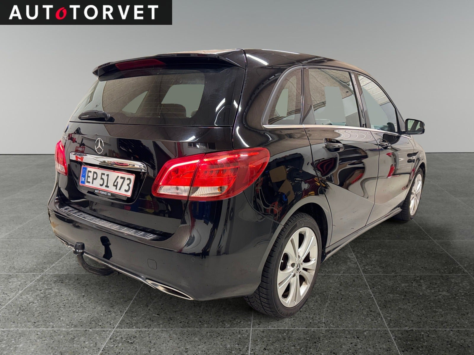 Sort Mercedes B220 d fra 2019 set udefra