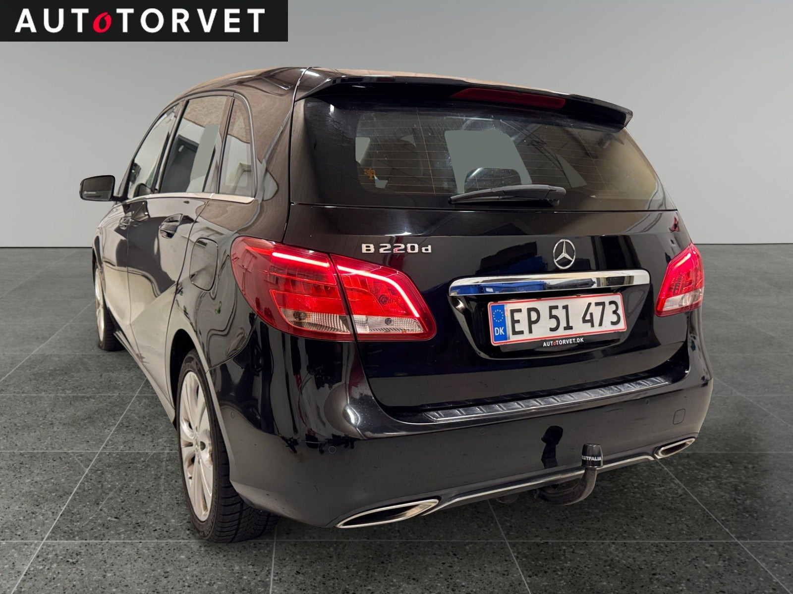 Sort Mercedes B220 d fra 2019 set udefra
