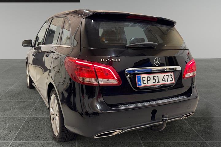 Sort Mercedes B220 d fra 2019 set udefra