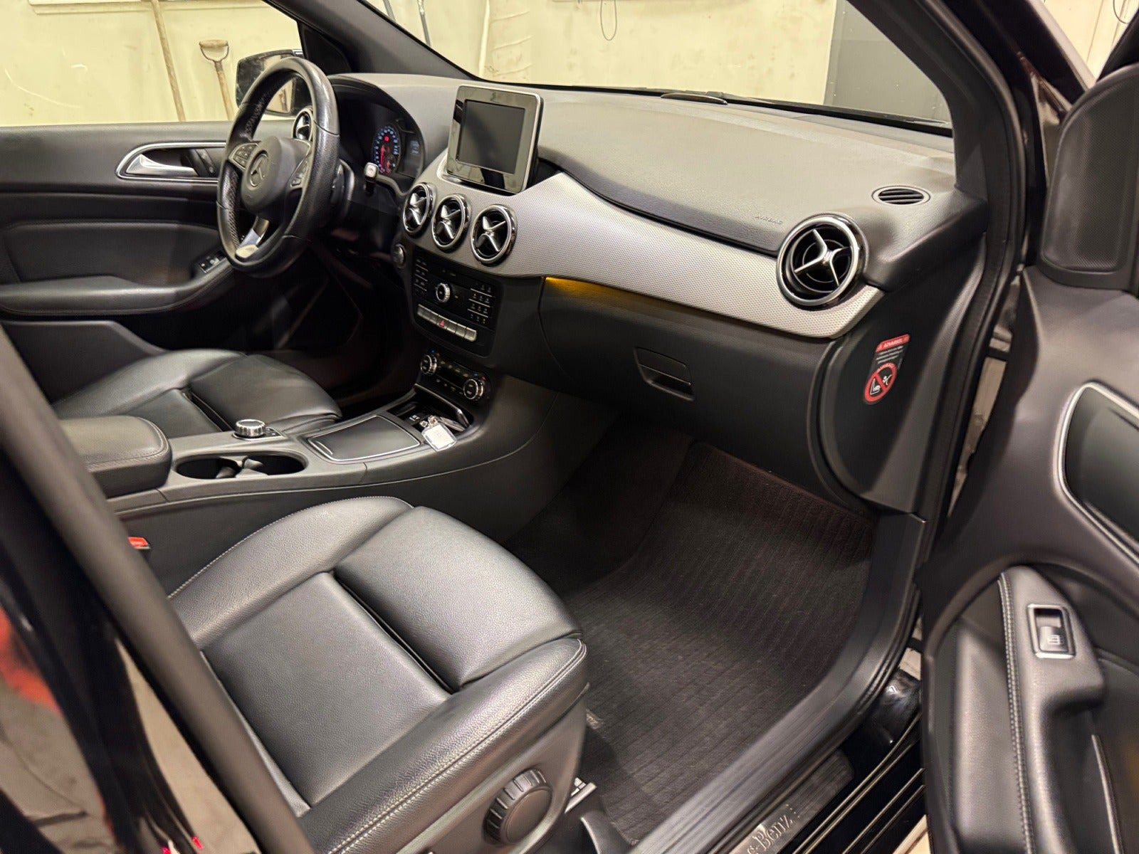 Sort Mercedes B220 d fra 2019