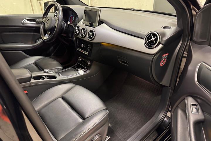Sort Mercedes B220 d fra 2019