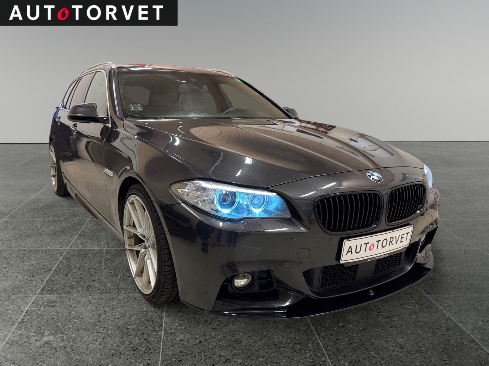 Sort BMW 520d fra 2015