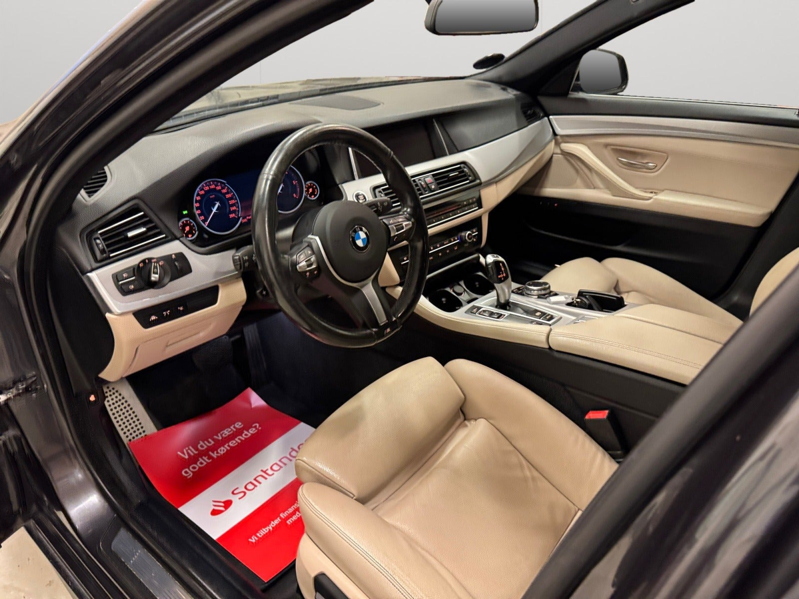 Sort BMW 520d fra 2015