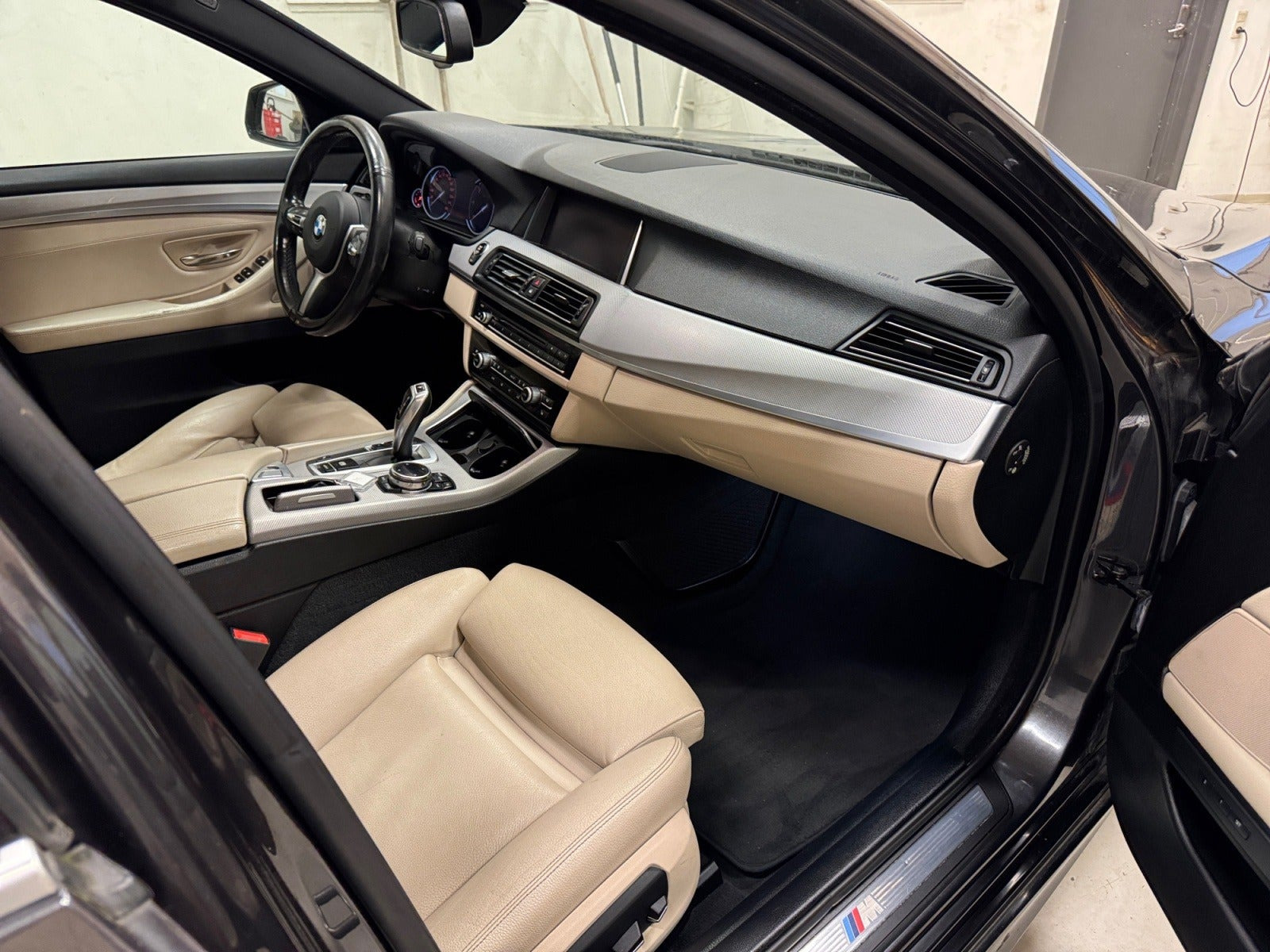 Sort BMW 520d fra 2015