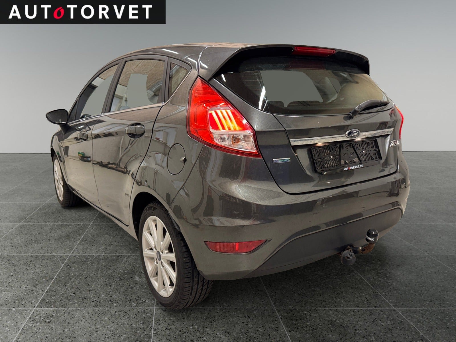 Grå Ford Fiesta fra 2016