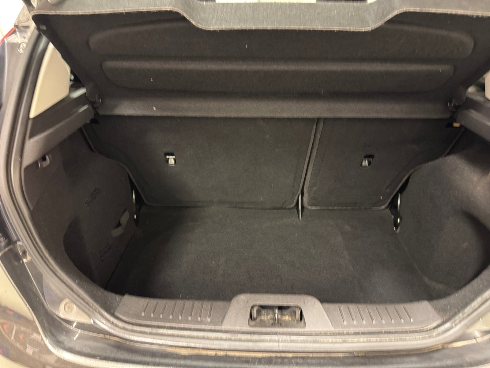 Grå Ford Fiesta fra 2016