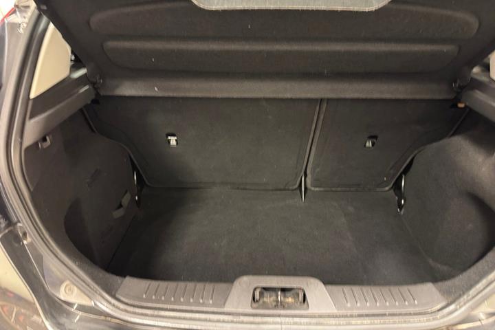 Grå Ford Fiesta fra 2016