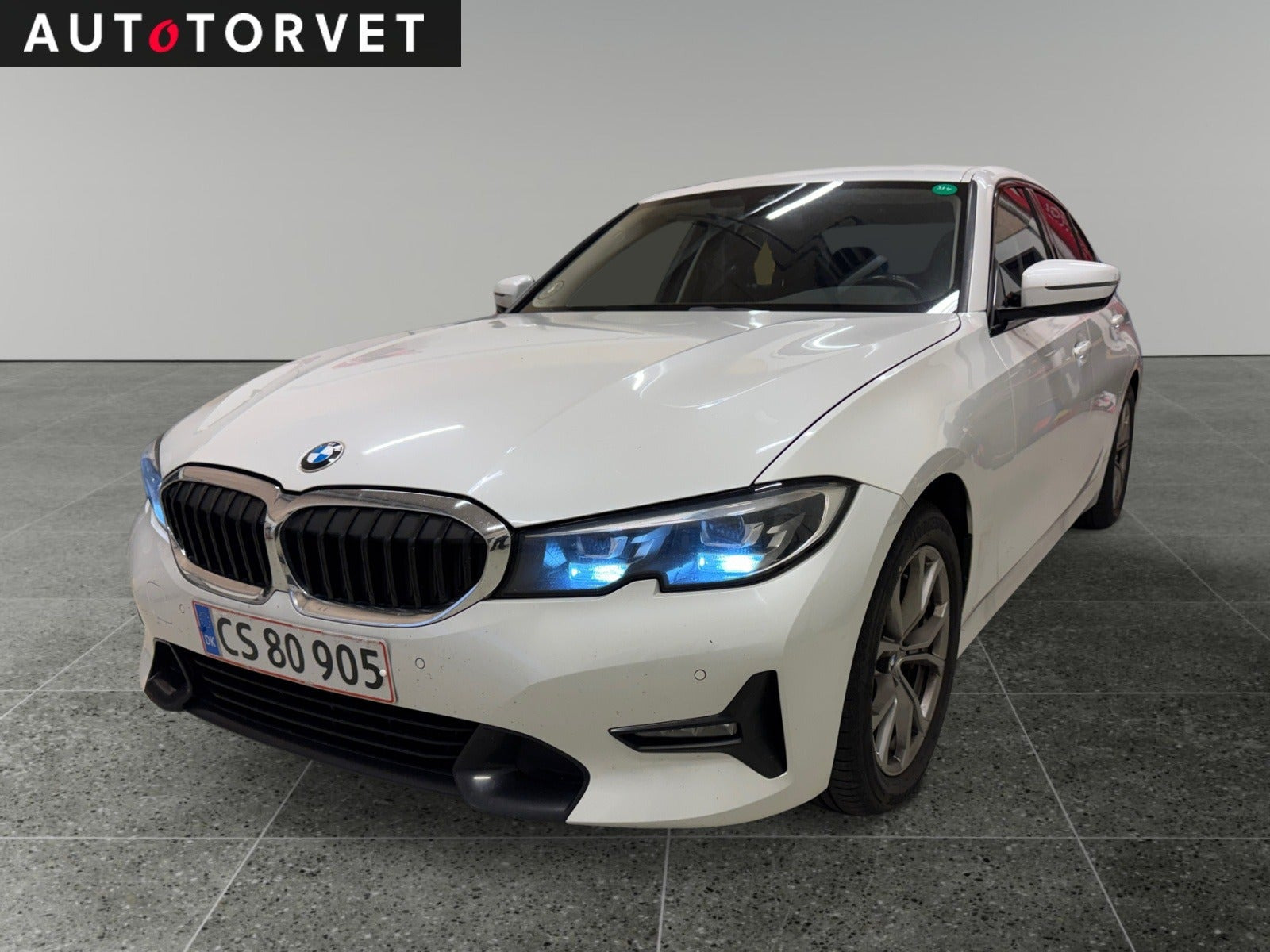 Hvid BMW 330d fra 2019