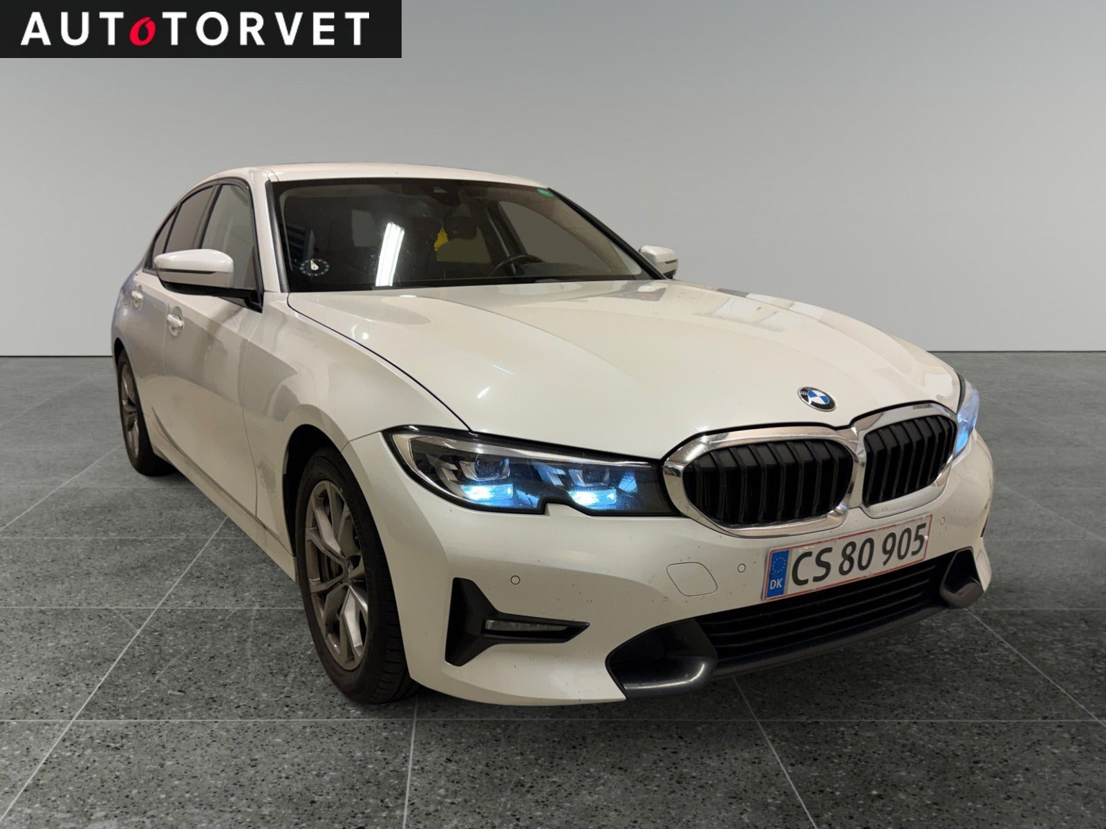 Hvid BMW 330d fra 2019