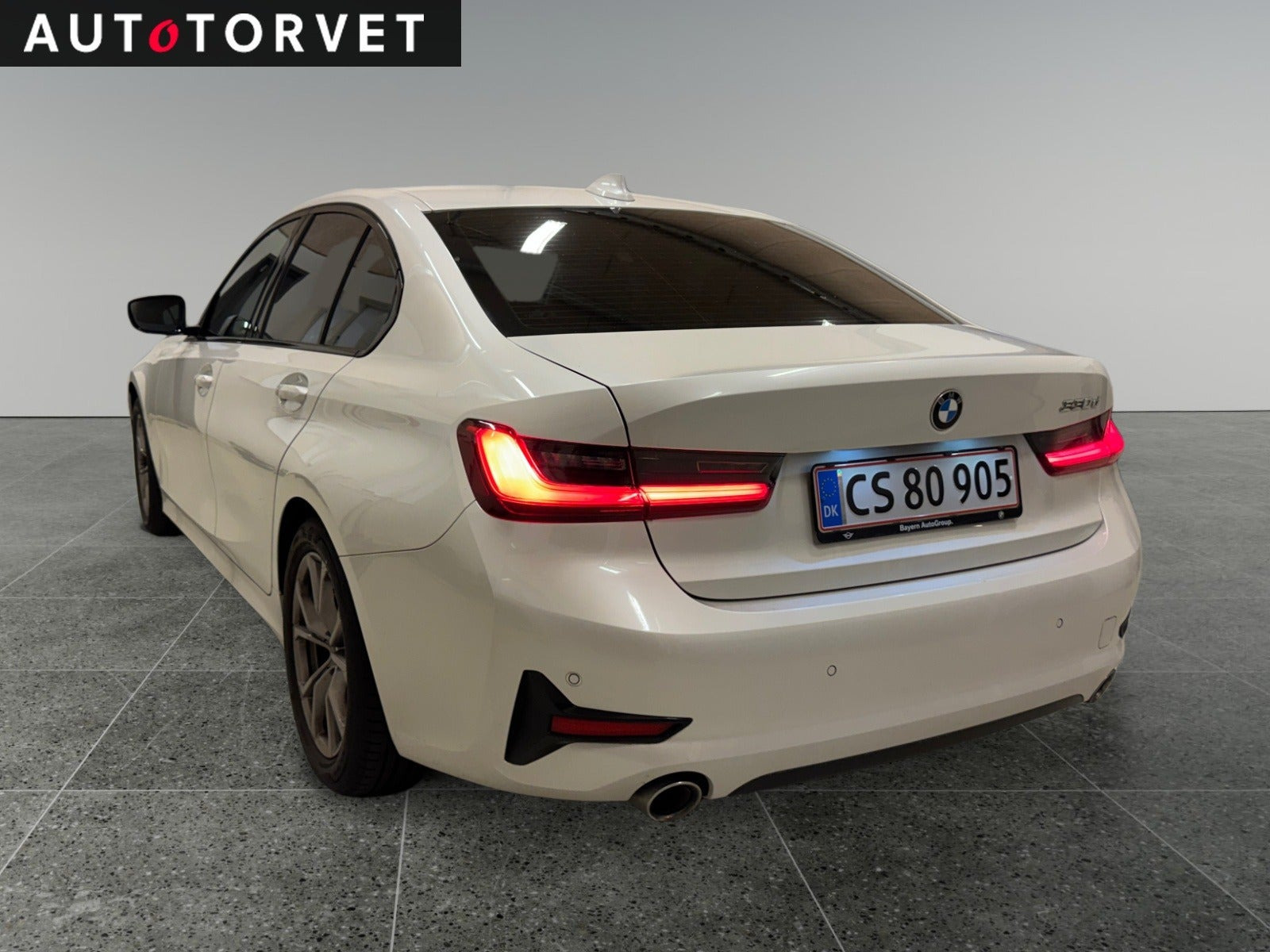 Hvid BMW 330d fra 2019