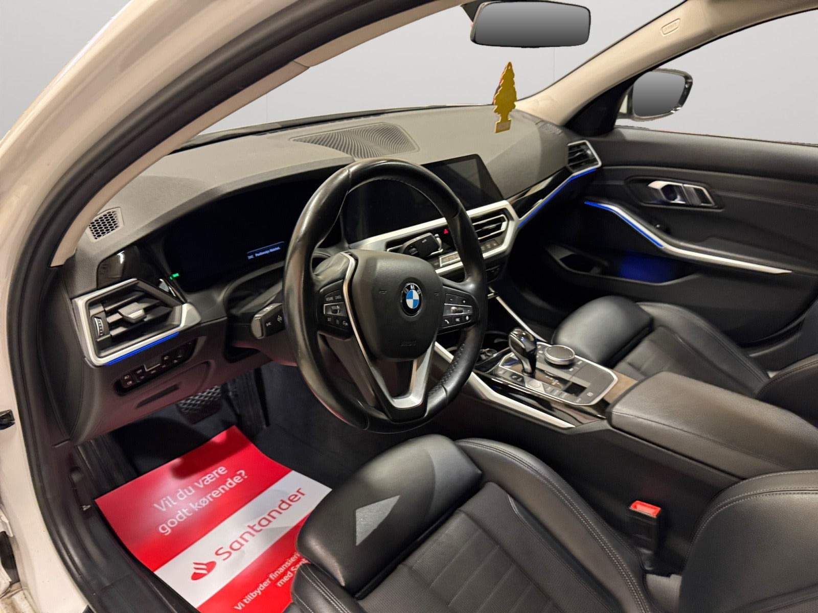 Hvid BMW 330d fra 2019