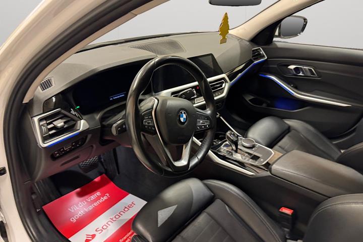 Hvid BMW 330d fra 2019