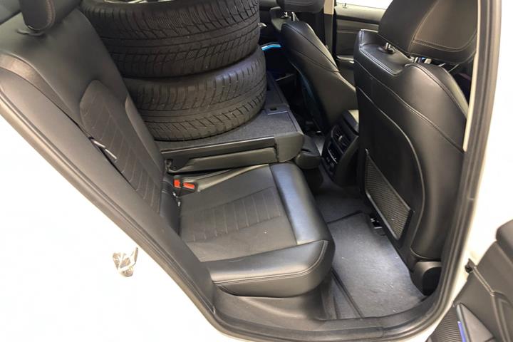 Hvid BMW 330d fra 2019