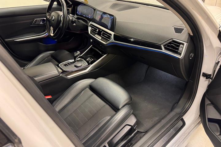 Hvid BMW 330d fra 2019