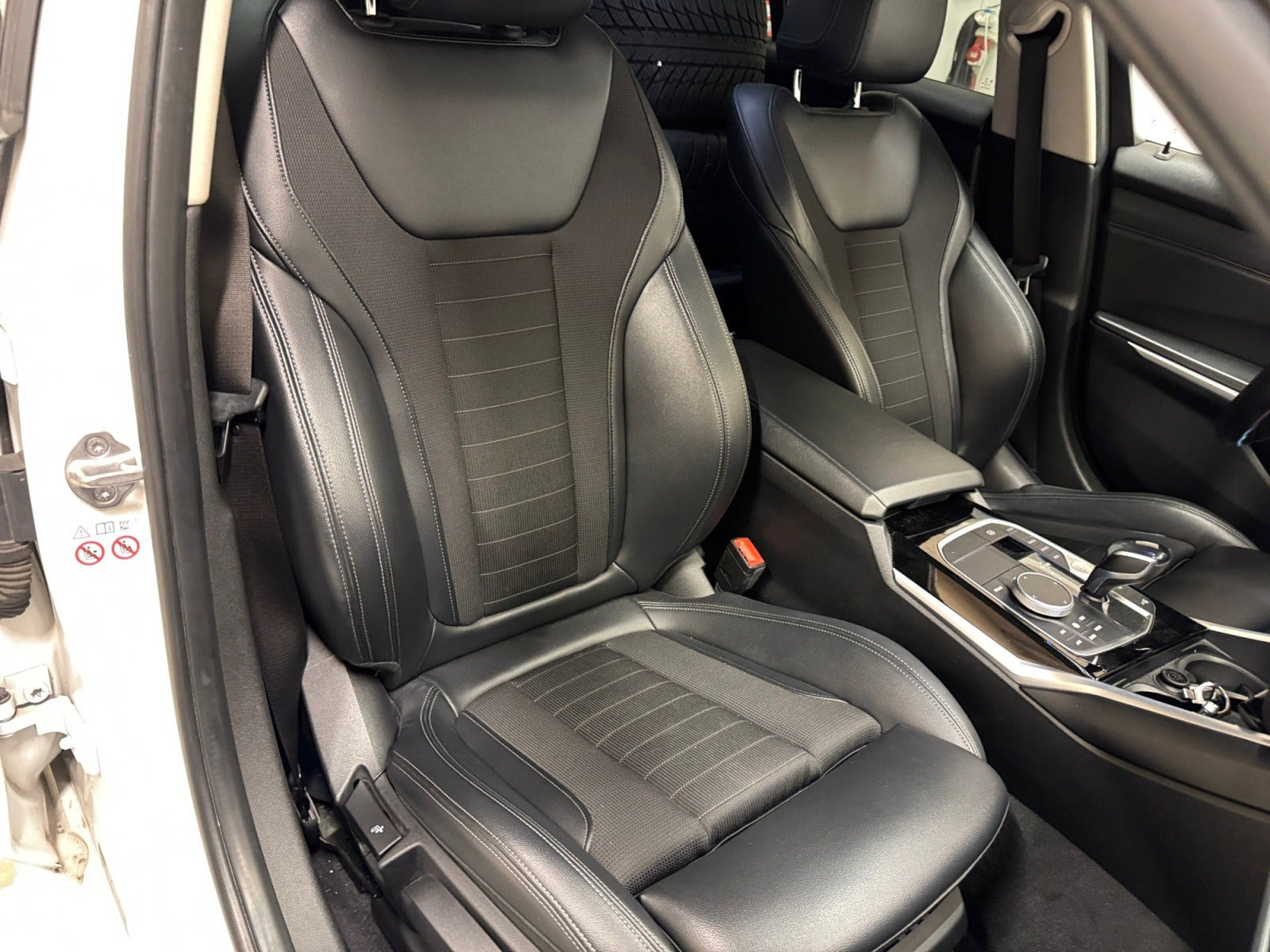 Hvid BMW 330d fra 2019