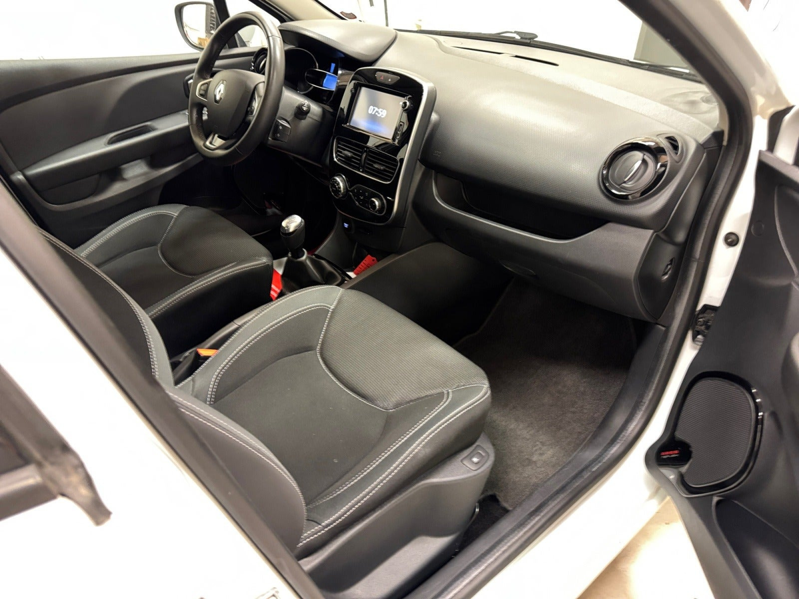 Hvid Renault Clio IV fra 2018
