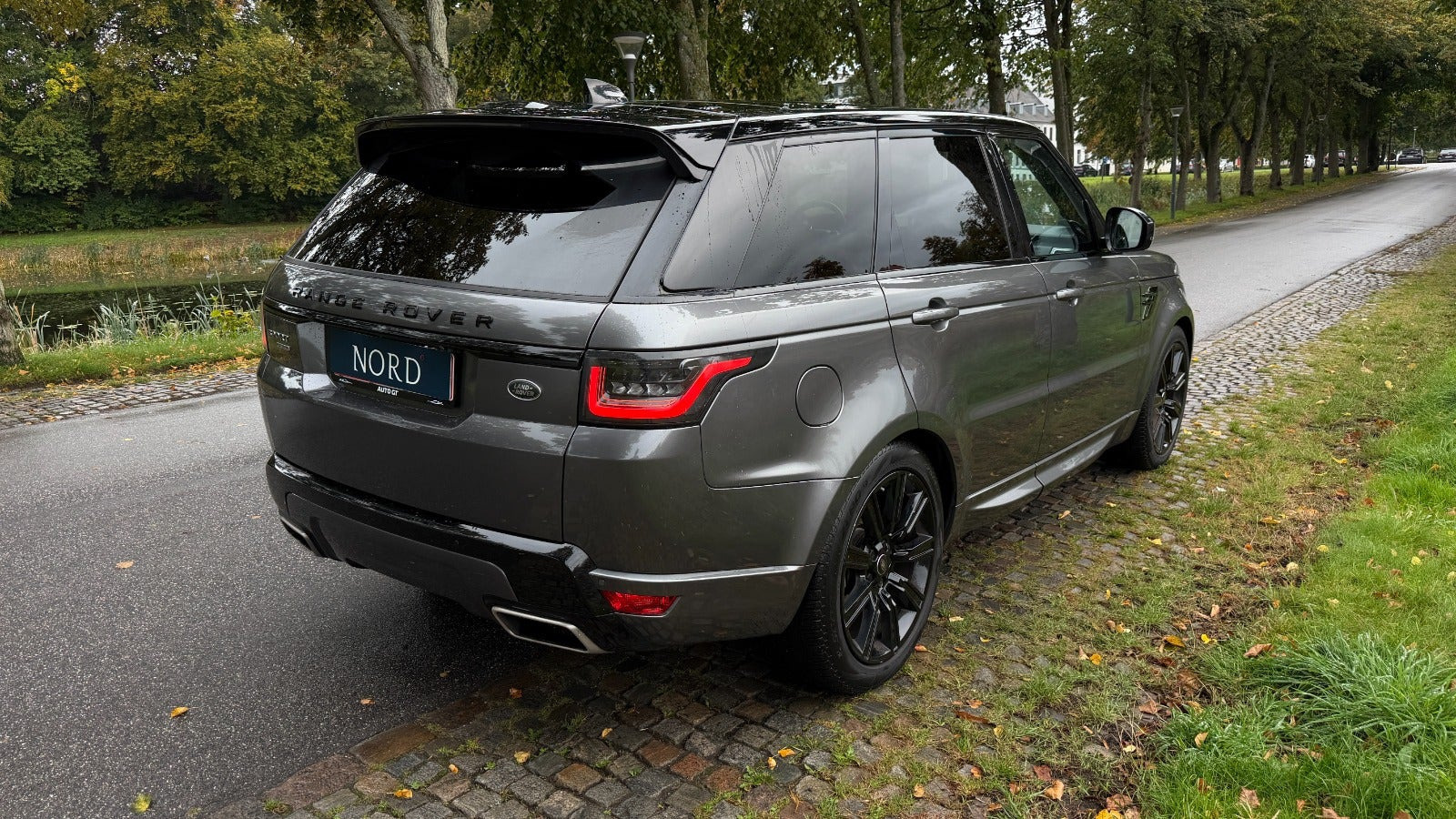 Grøn Land Rover Range Rover sport fra 2018