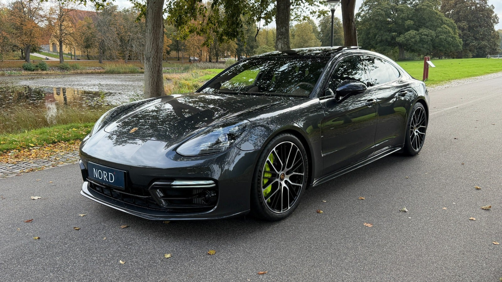 Grøn Porsche Panamera Turbo S fra 2021