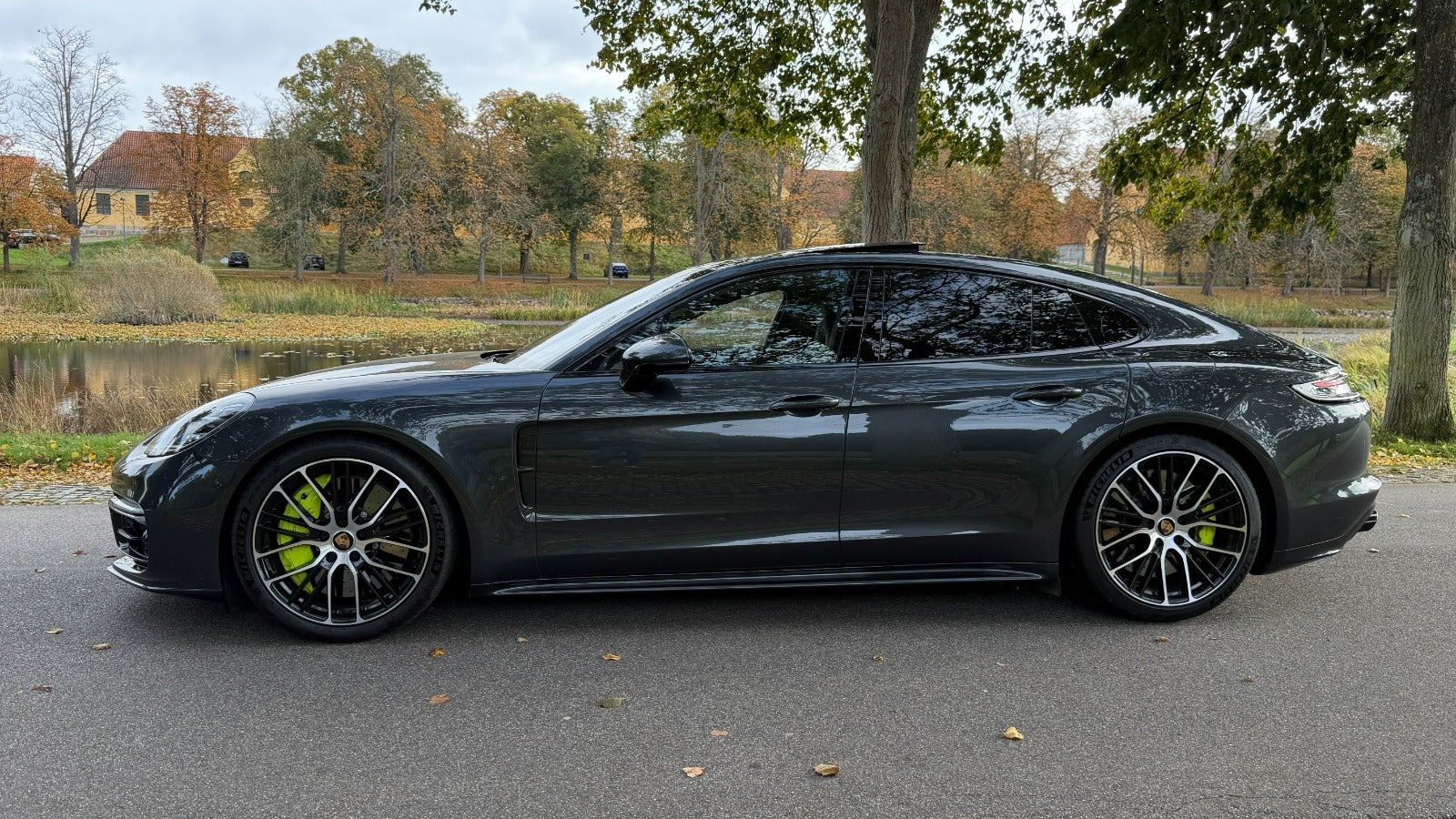 Grøn Porsche Panamera Turbo S fra 2021
