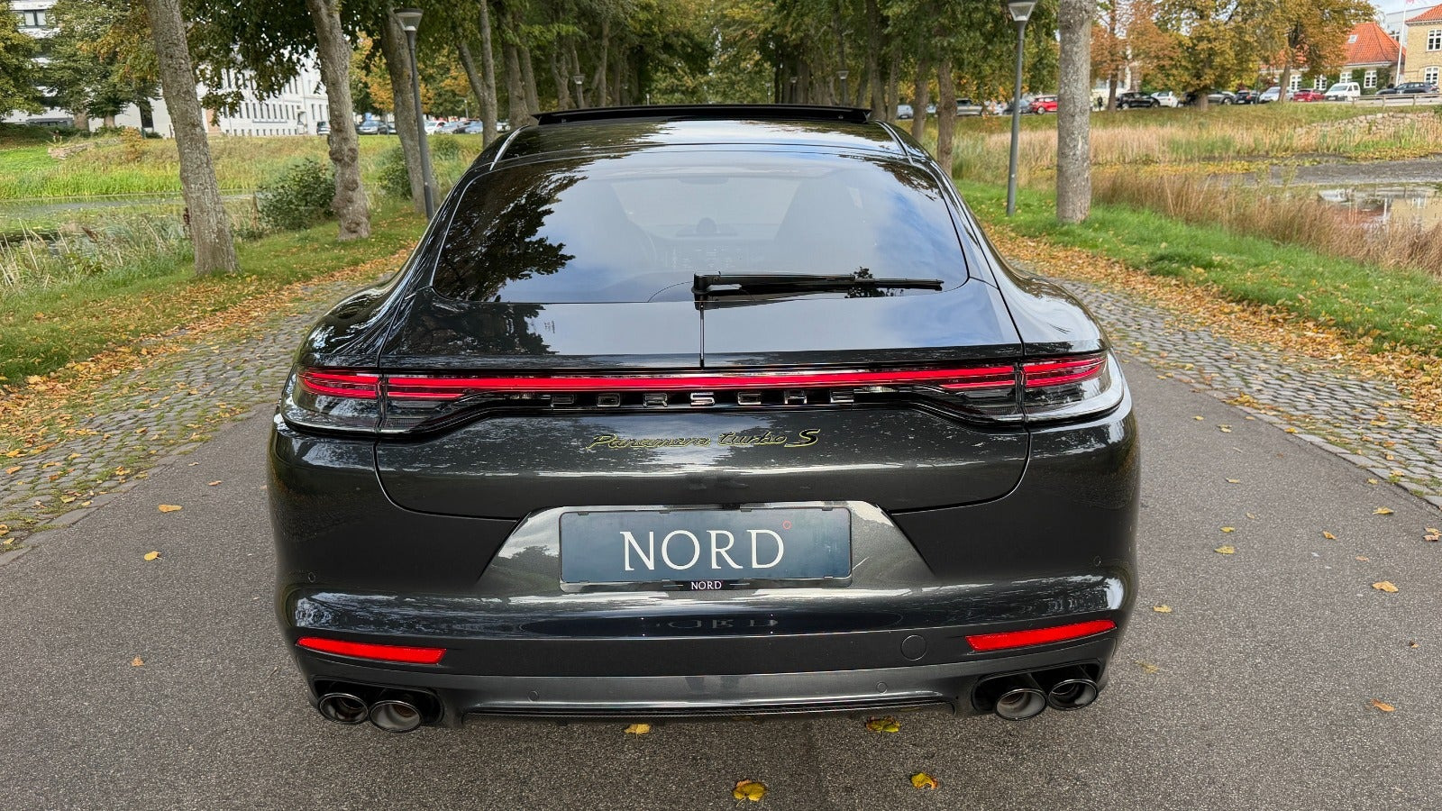 Grøn Porsche Panamera Turbo S fra 2021