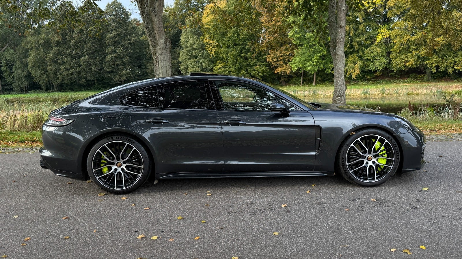 Grøn Porsche Panamera Turbo S fra 2021