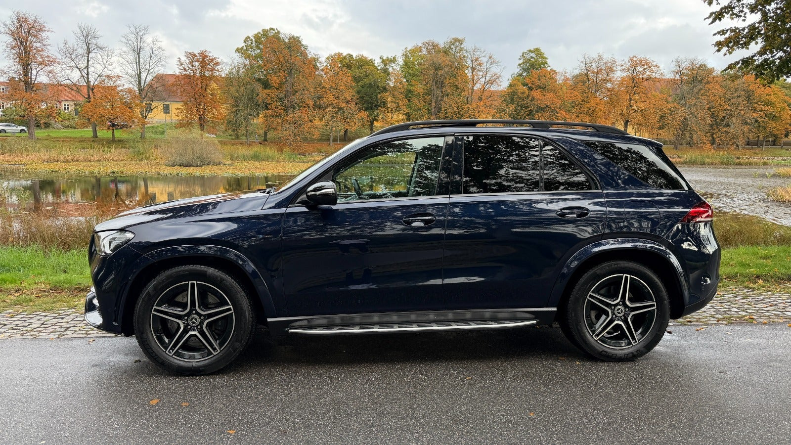 Blå Mercedes GLE350 de fra 2021