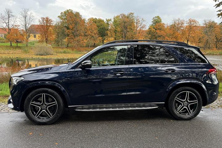 Blå Mercedes GLE350 de fra 2021
