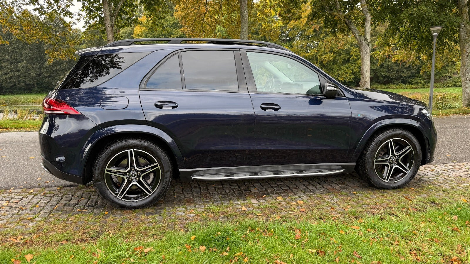 Blå Mercedes GLE350 de fra 2021