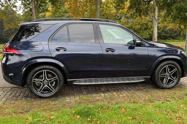 Blå Mercedes GLE350 de fra 2021