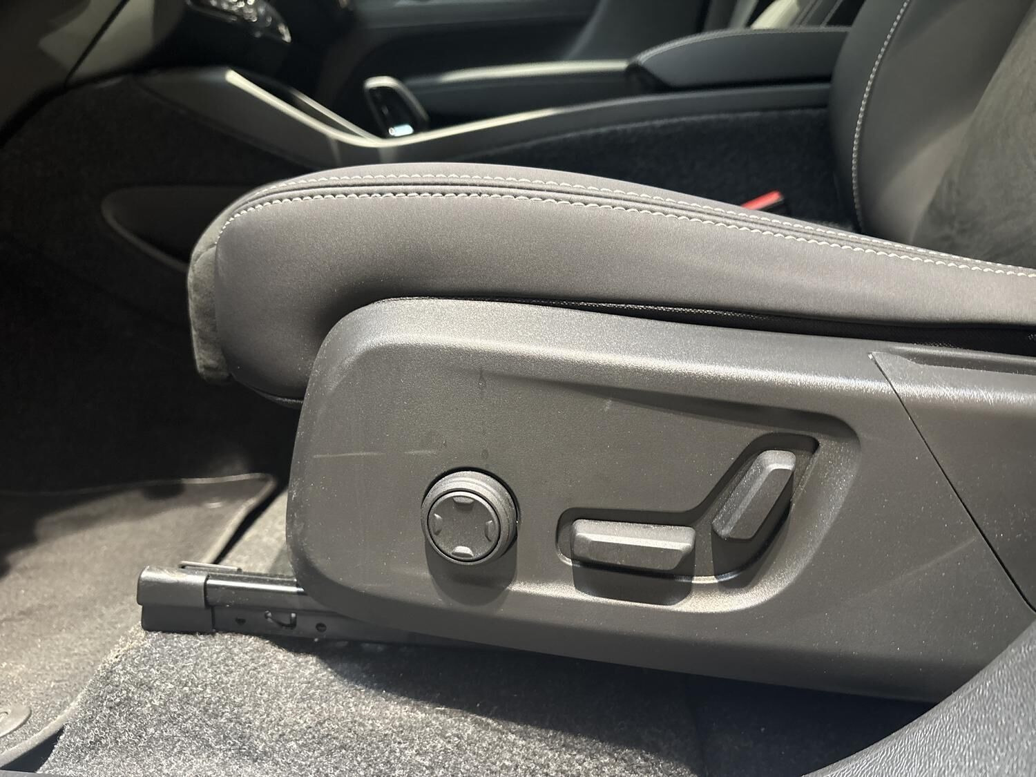 Blå Volvo EX40 fra 2026