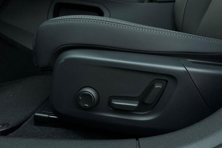 Sort Polestar 2 fra 2026