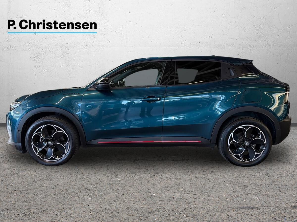 Blå Alfa Romeo Junior fra 2024