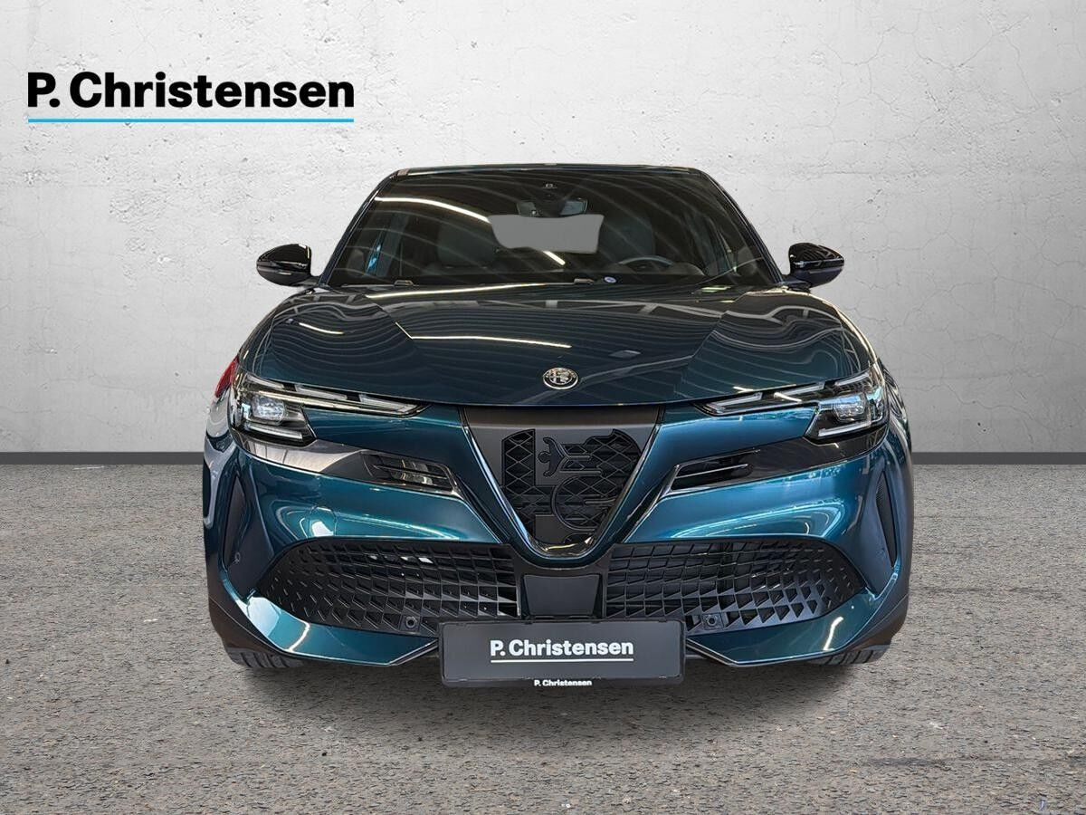 Blå Alfa Romeo Junior fra 2024
