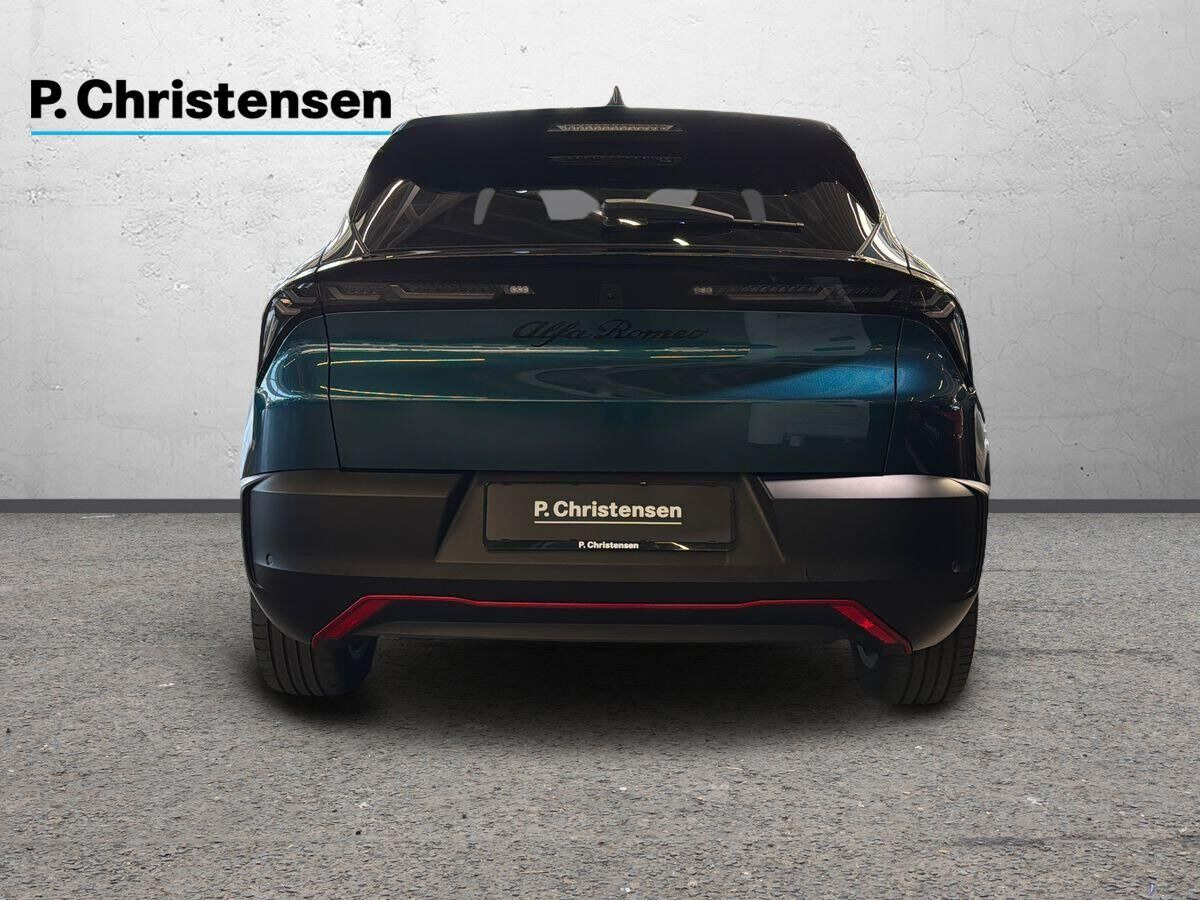 Blå Alfa Romeo Junior fra 2024