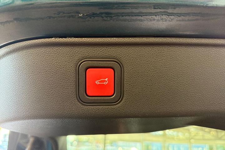 Blå Alfa Romeo Junior fra 2024