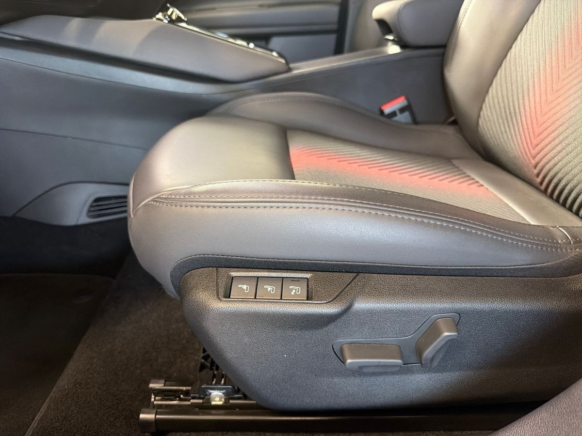 Blå Alfa Romeo Junior fra 2024